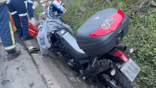 Condutor De Motocicleta Fica Ferido Ap S Colidir Na Traseira De