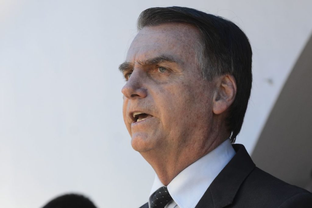 Moraes autoriza Bolsonaro a fazer exames no hospital após sofrer queda