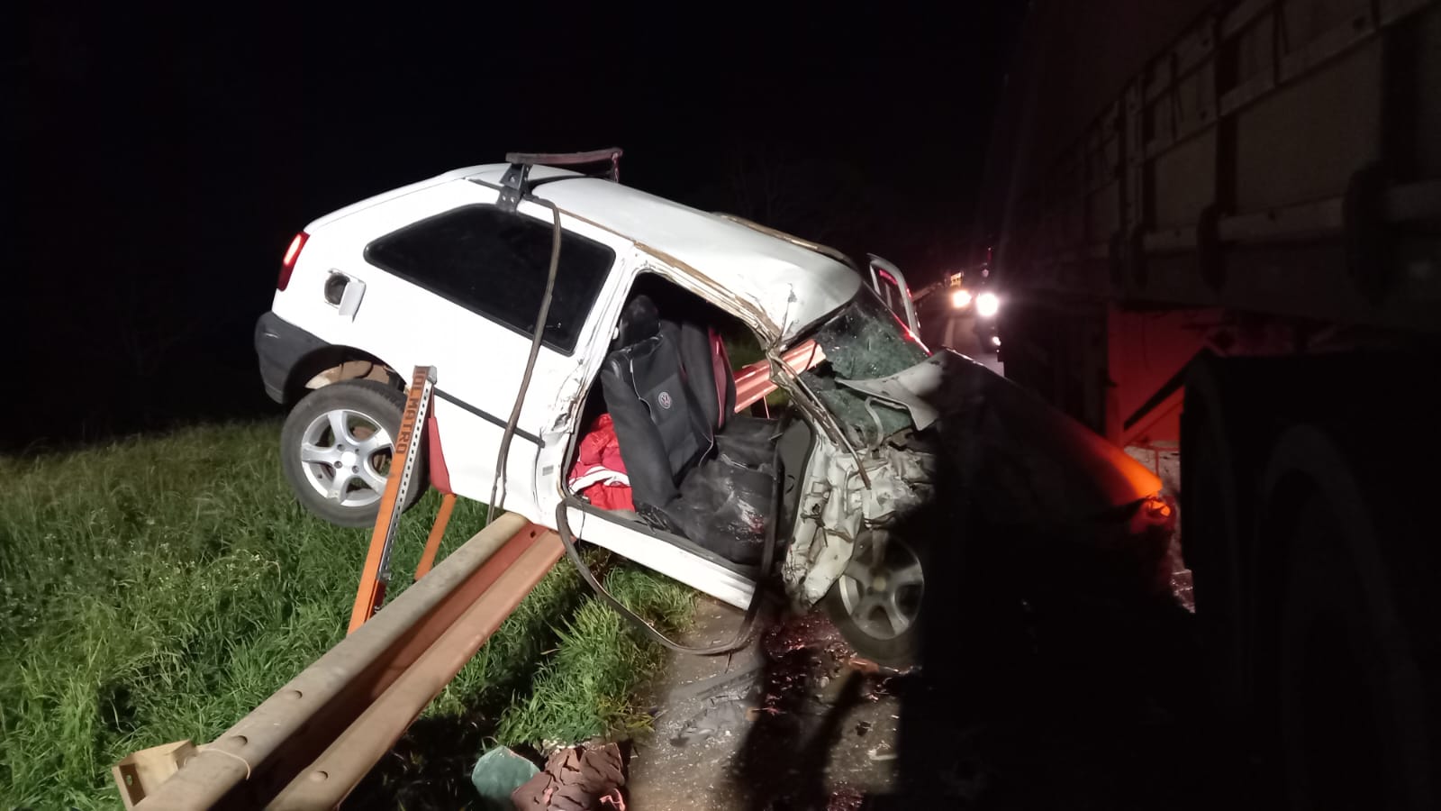 Grave acidente entre carro e caminhão deixa três feridos na BR PP News FB