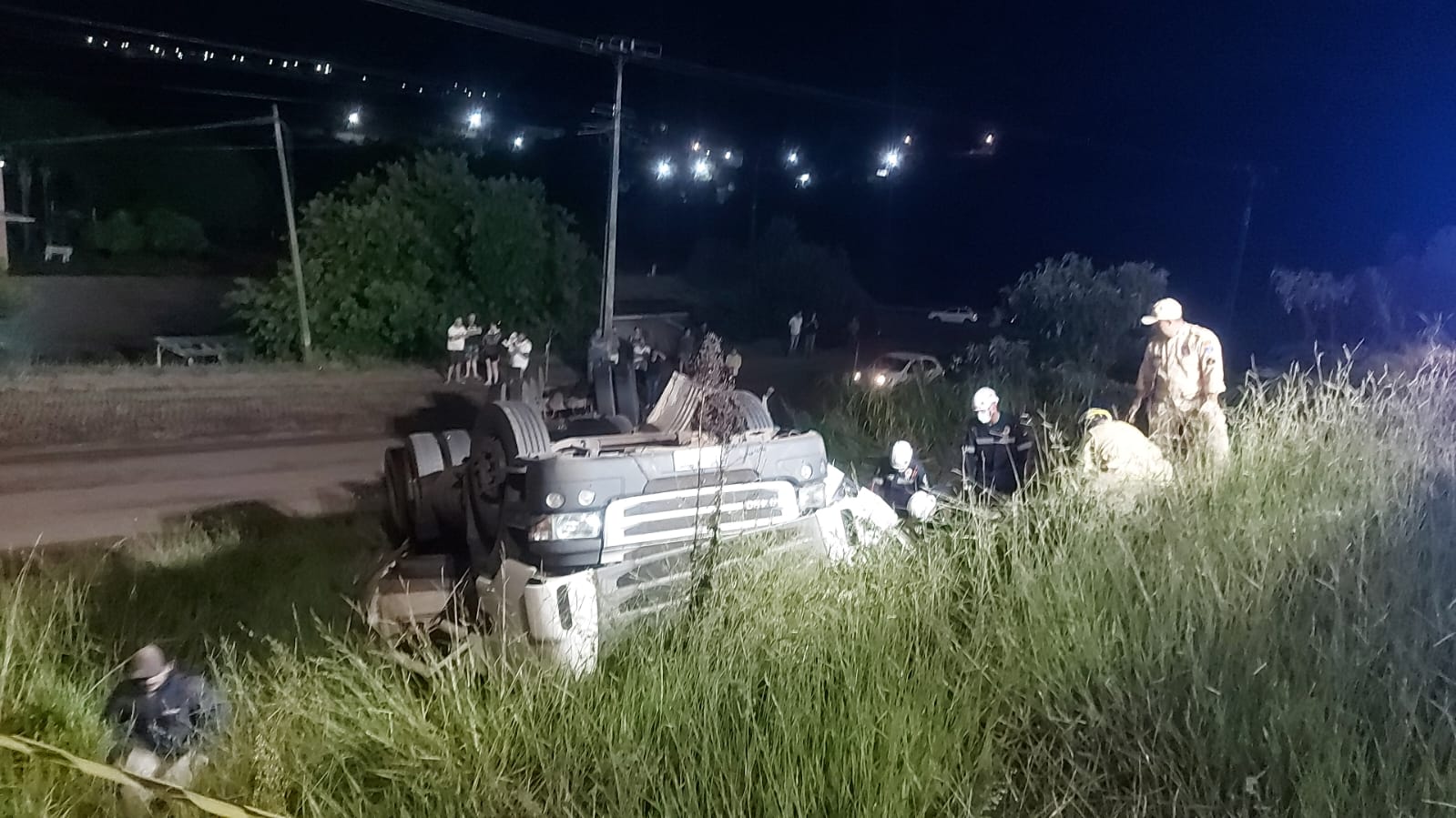 Motorista morre após caminhão capotar na rodovia BR-158