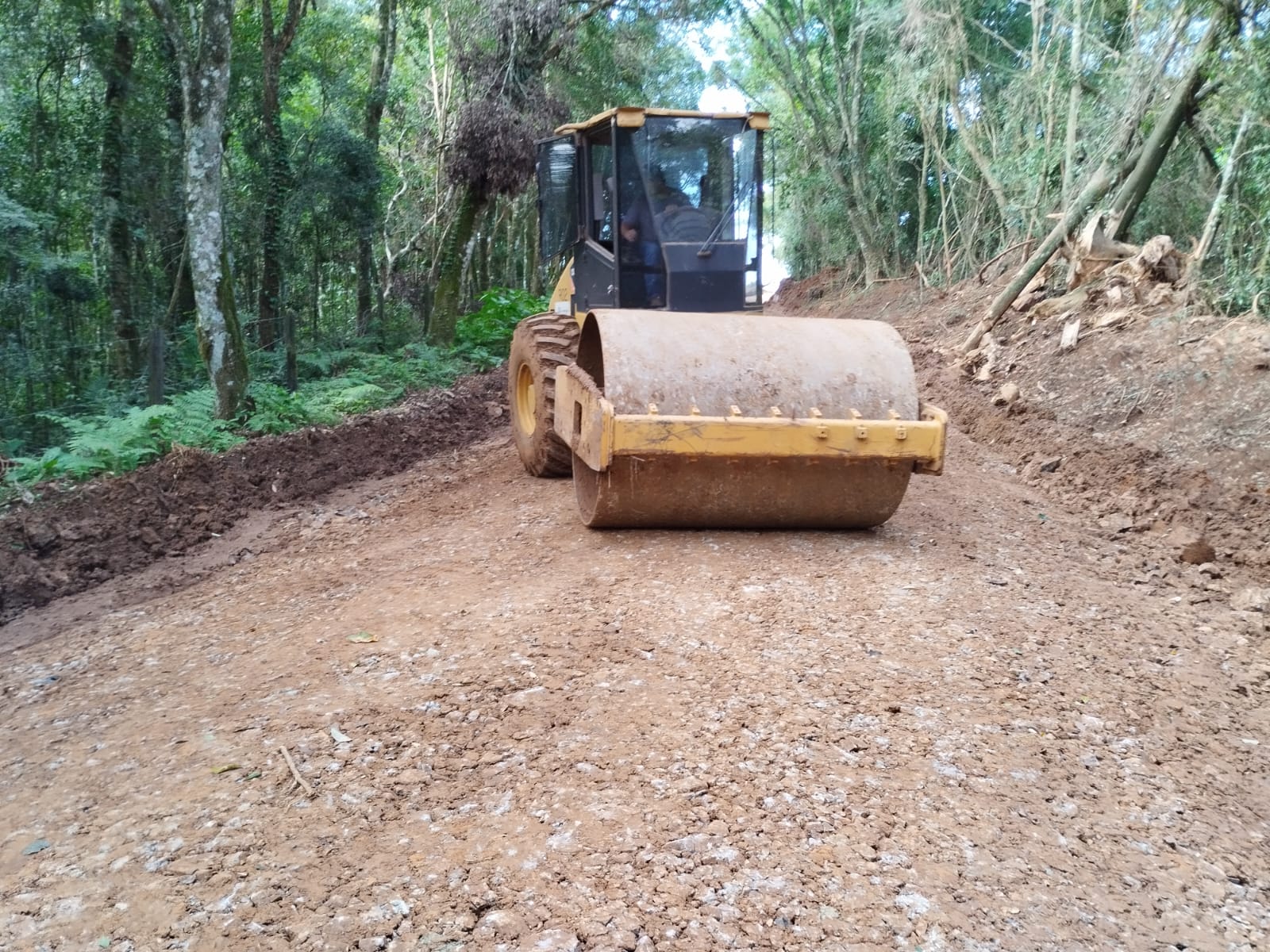 Estradas são recuperadas na zona rural de Francisco Beltrão