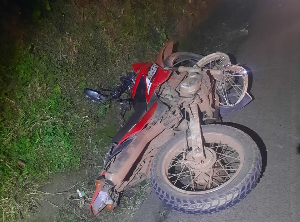 Condutor de motocicleta fica em estado grave em acidente com automóvel na PR-483