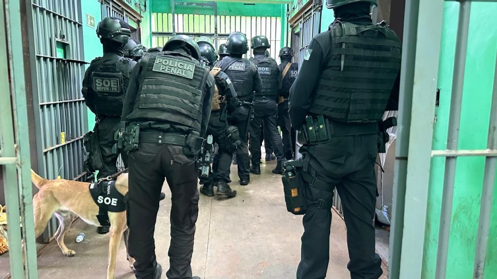Celulares são apreendidos em unidades penais durante Operação Mute