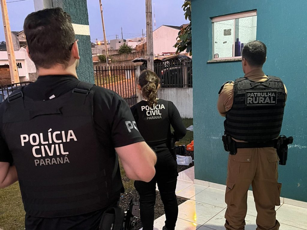 Polícia Civil e Polícia Militar prendem oito pessoas ligadas ao tráfico de drogas 