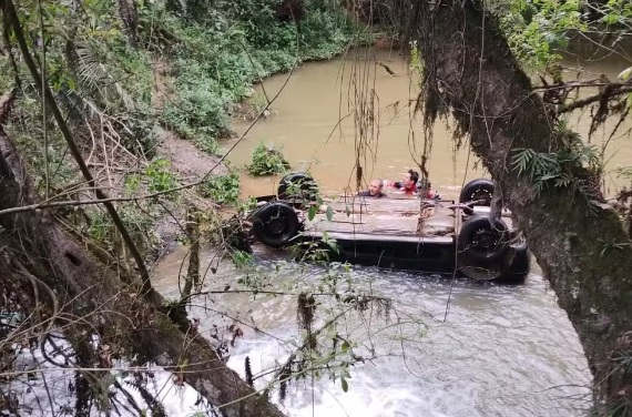 Jovem e adolescente desaparecidos são encontrados mortos dentro de carro em rio