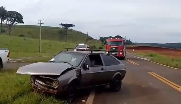 Vários feridos em acidente entre dois carros na PR-180