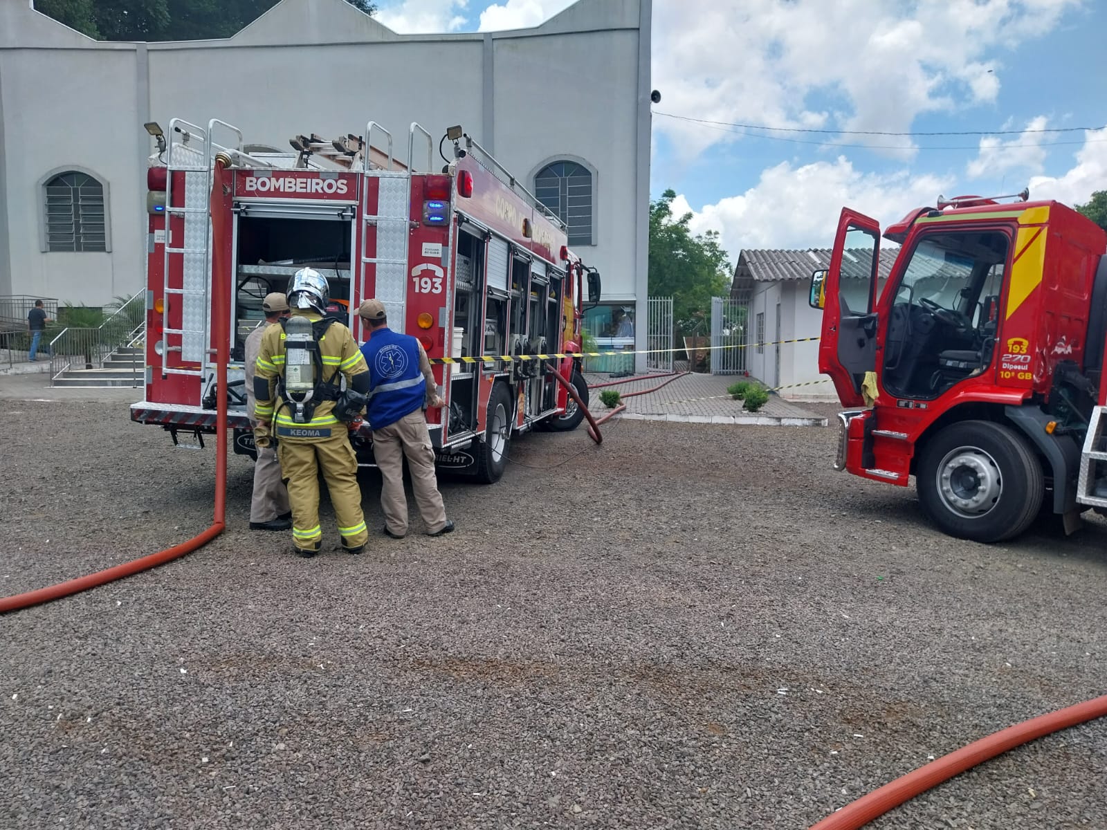 Botijão de gás pega fogo durante festa de aniversário no São Cristovão; vídeo