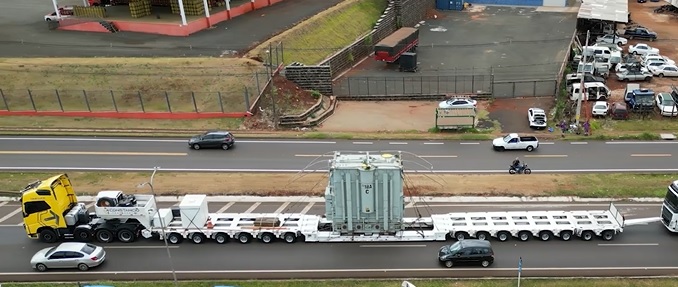 Caminhão com peça gigante da Itaipu passa por Francisco Beltrão, nesta terça-feira (21)