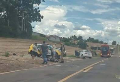 Homem morre em colisão entre carro e motocicleta na PR-471