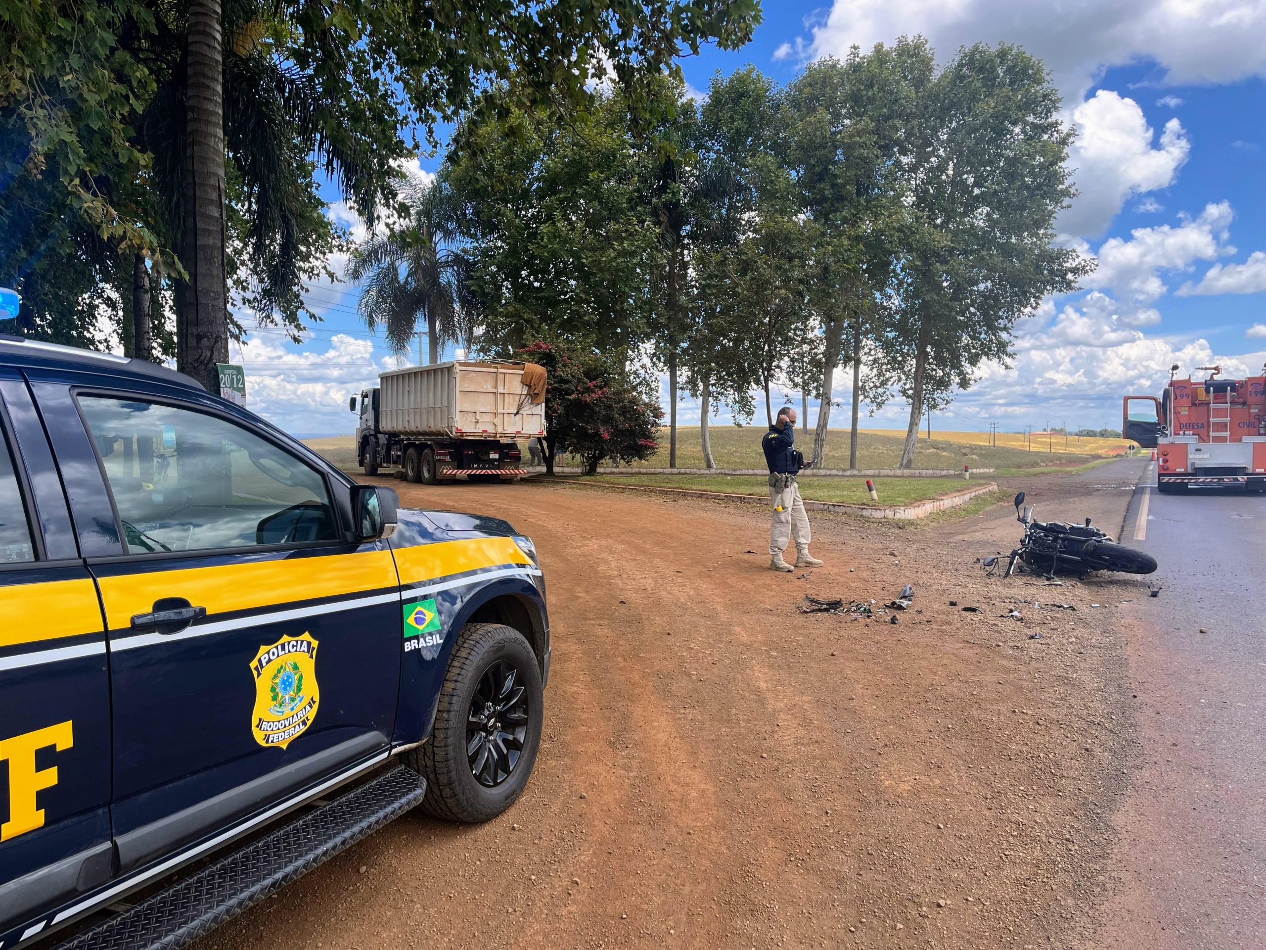 Motociclista morre após colisão com caminhão na BR-373