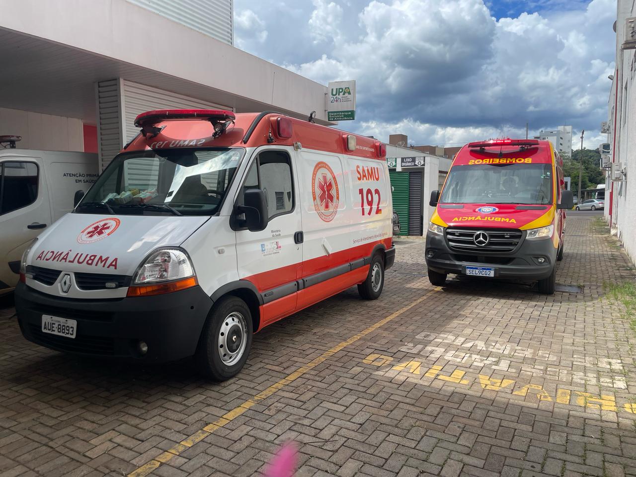 Oito crianças ficam feridas em acidente com ônibus escolar e caminhão