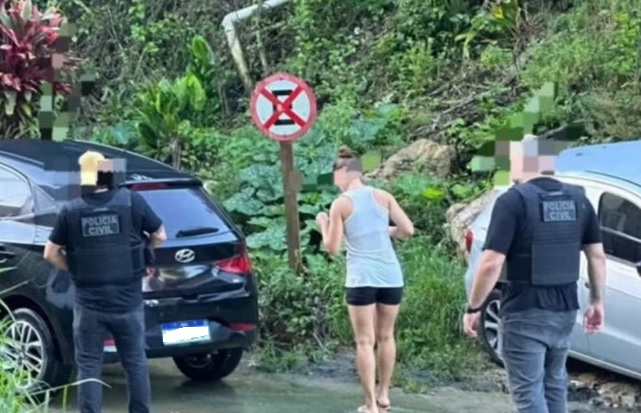 Mulher é presa por perseguir dentista e namorada dele 