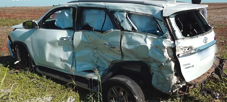 Assaltantes se envolvem em acidente e motorista que era levado refém no veículo morre