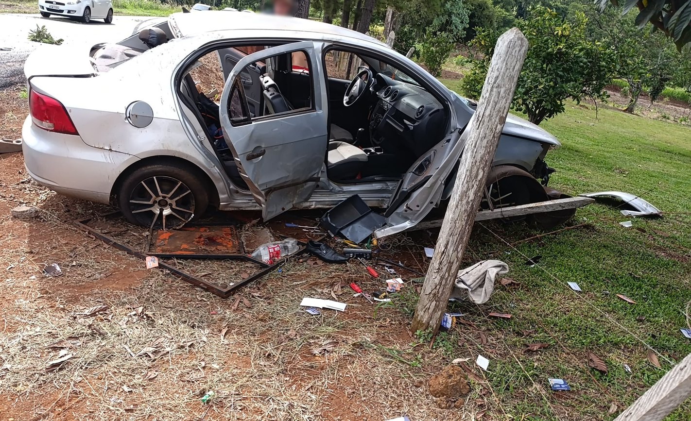 Homem morre após carro capotar na PR-473