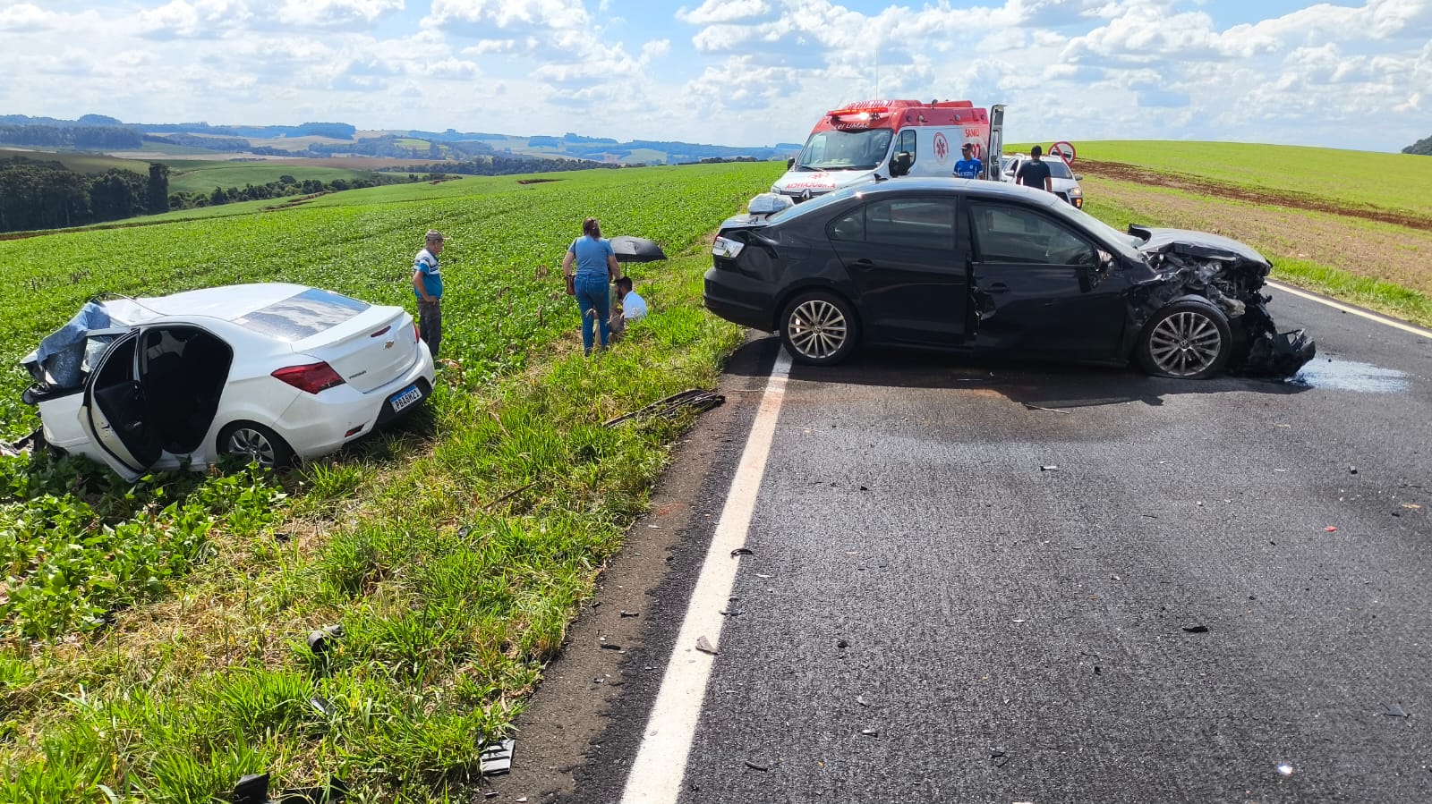 Mulher morre em colisão frontal entre dois carros na PR-493