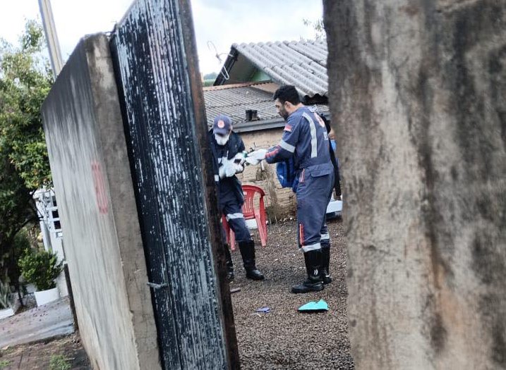 Homem leva facada durante briga de casal