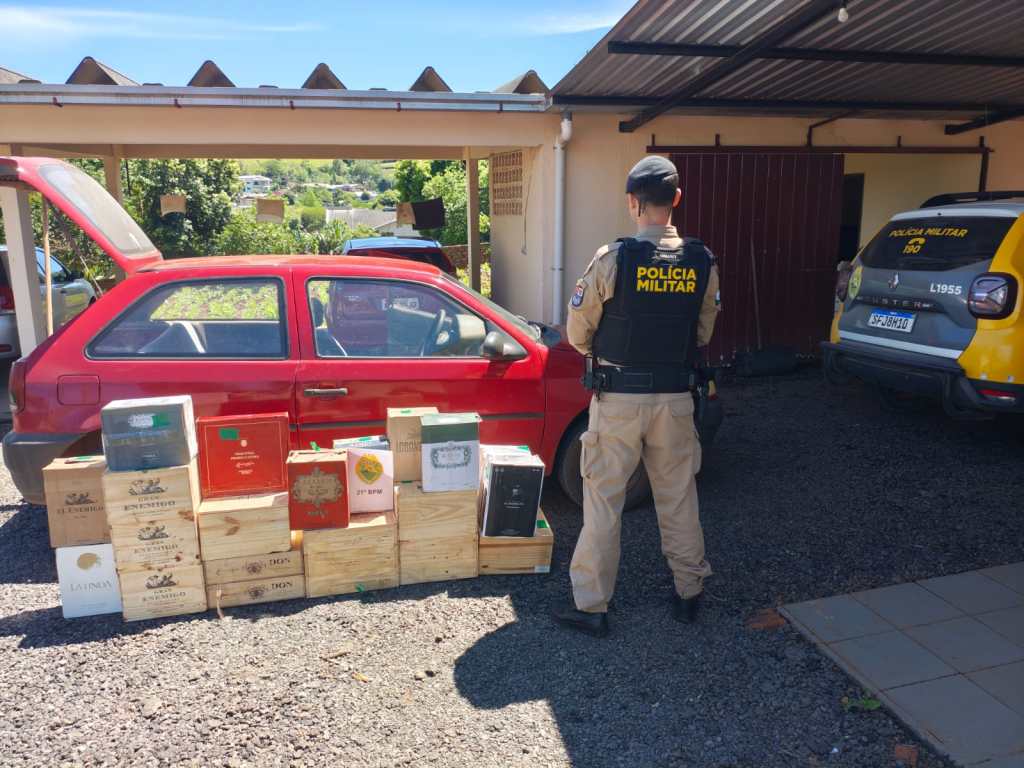 Polícia Militar apreende automóvel com vinho da Argentina