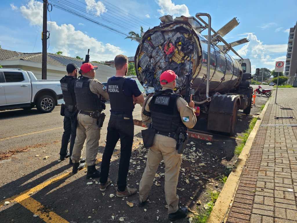 Polícia Rodoviária, PF e Receita Federal apreendem caminhão que transportava quase 6 toneladas de maconha