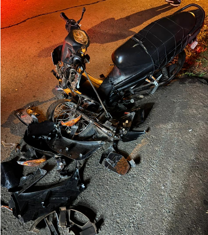 Colisão entre carro e moto deixa adolescente ferido