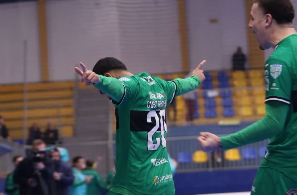 Marreco goleia o Paraná pela Série Ouro encosta no líder Pato