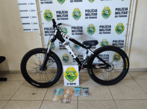 Menor é apreendido com bicicleta furtada, cocaína, dinheiro e celular