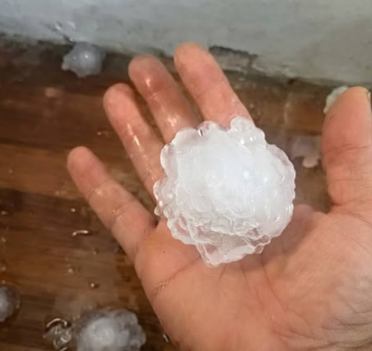 Forte chuva de granizo e vendaval causam destruição região central do Rio Grande do Sul