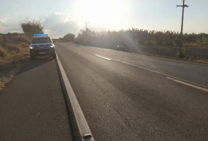 Homem fica ferido após carro capotar na BR-163
