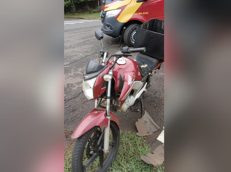 Motociclista fica ferido em colisão com carro em Francisco Beltrão